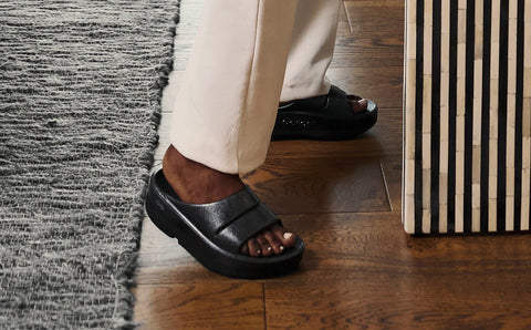 Women's OOmega OOahh Stacked Sandal - Black Sparkle