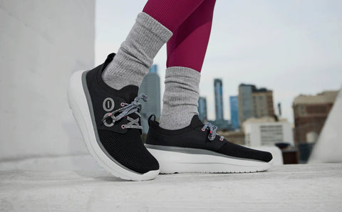 Women's OOmy Stride - White Black